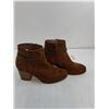 Image 3 : Pair of Time Tru Brown Suede Women's Dress Boots - Size 8
