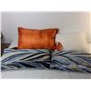 Image 2 : (4) Throw Cushions