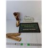 Image 1 : (2) Country Decor Signs, Ceramic Boot, Vintage Pencil Box
