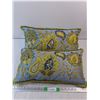 Image 1 : (2) Pillows 22" x 12"