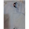 Image 4 : Vintage Hand Embroidery Large Tablecloths & Doilies & Napkins