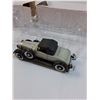 Image 3 : (2) Die Cast Models (1:32 Scale) - Ford Coupe Roadster & Ford Sedan