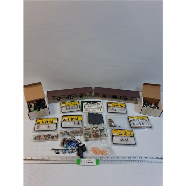 HO Scale Train Figurines - Assorted
