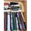 Image 4 : Thomas Kinkade Holiday Christmas Train Set & CP & CN Railway Train Cars