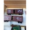 Image 5 : Thomas Kinkade Holiday Christmas Train Set & CP & CN Railway Train Cars