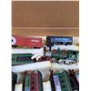 Image 6 : Thomas Kinkade Holiday Christmas Train Set & CP & CN Railway Train Cars