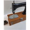 Image 2 : Willcoy & G.Dbss Mfg Decor Childs Sewing Machine & Fridge Magnet