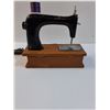 Image 3 : Willcoy & G.Dbss Mfg Decor Childs Sewing Machine & Fridge Magnet