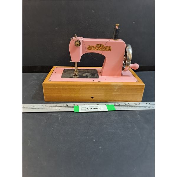Kay-EE Childs Sewing Machine- Hand Crank - Cranks - 10" x 5" x 6"