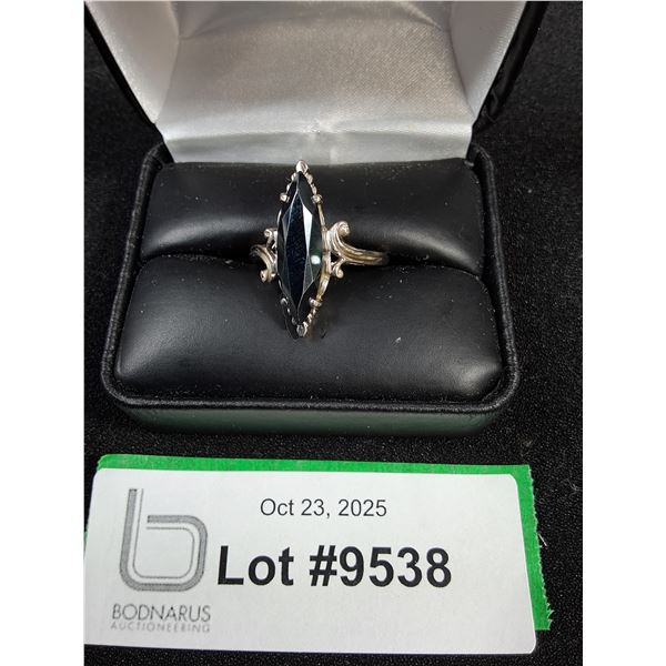 ^ White Gold 10K Ring w/Black Alaskan Stone - Size 10