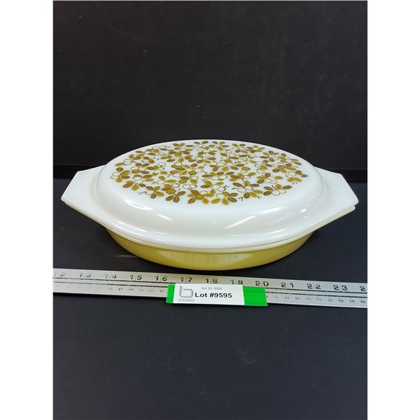 PYREX 1.5 Quart Divided Lidded Dish - Verde Olive Green Pattern