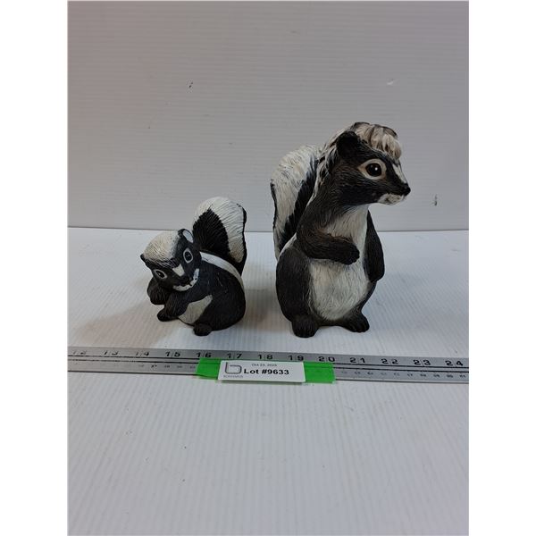 Artline Brand Weighted Skunk Outdoor Figurine Family - 7" & 4" Tall