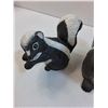 Image 2 : Artline Brand Weighted Skunk Outdoor Figurine Family - 7" & 4" Tall