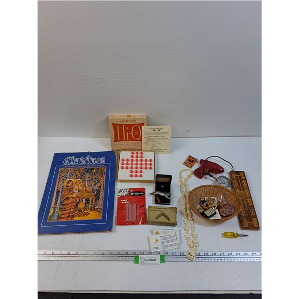 Lot: Hi-Q Game, Cribbage Board, Christmas Art Book, Various Pins, Misc
