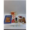 Image 1 : Lot: Hi-Q Game, Cribbage Board, Christmas Art Book, Various Pins, Misc