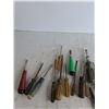 Image 2 : (21)Screwdrivers, crow bar