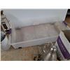 Image 3 : Double Quick Hand Pump, Planter, Desk Top Lamp, Noise Headphones, Plastic Tote, Misc, Cannot Ship