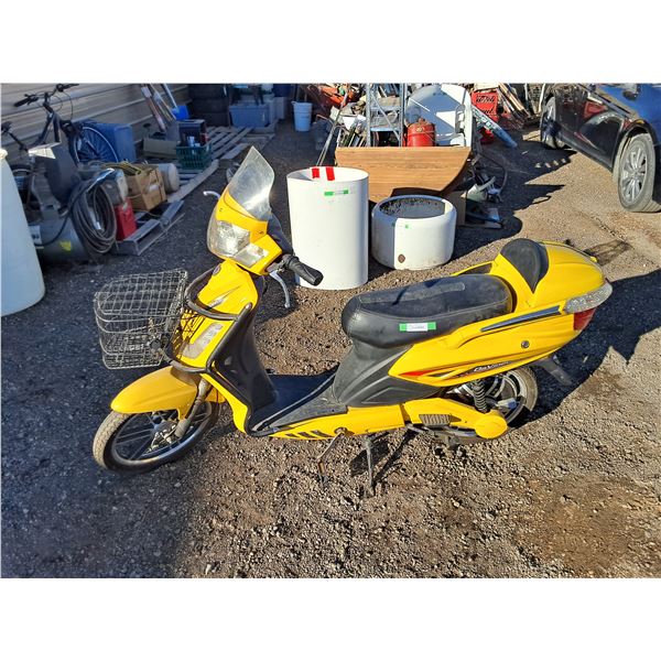 **Da Vinci Electric Scooter, As Is, Comes with a Set of Keys 73" x 15" x 43", Cannot Ship