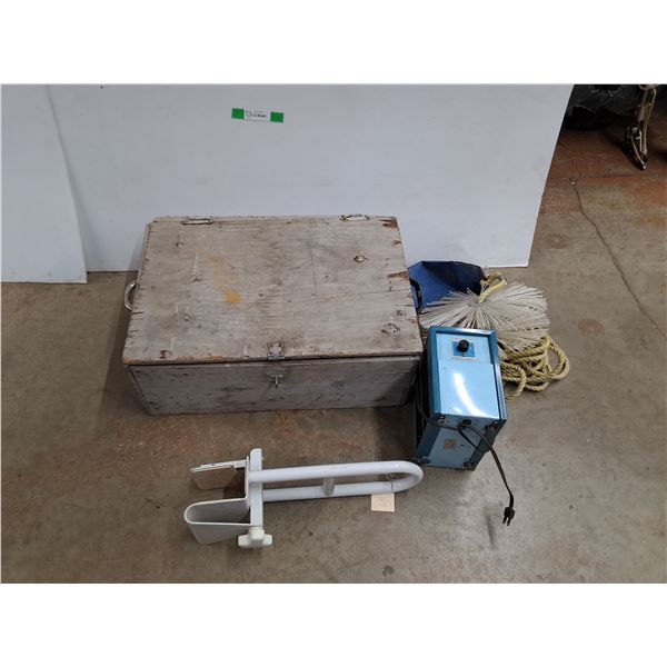 Wood Storage Box 25" x 18" x 10", Vintage Heater, Rope, Grab Bar - Cannot Ship, As Is