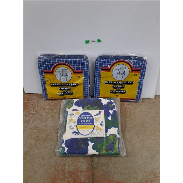 (2) Replacement Pads, Eatons Decorator Covers 18" x 17", Pickup Preferred