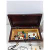 Image 2 : Jewelry Boxes, Magnifying Glasses, Small Mirror, Necklaces, Cotton Swabs, Earrings