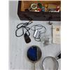 Image 3 : Jewelry Boxes, Magnifying Glasses, Small Mirror, Necklaces, Cotton Swabs, Earrings