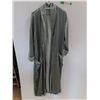 Image 2 : Vanity Fair Ladies Robe - Size M, Sandals, Belt, Fast Drying Tank Top, Blue Glass Dish