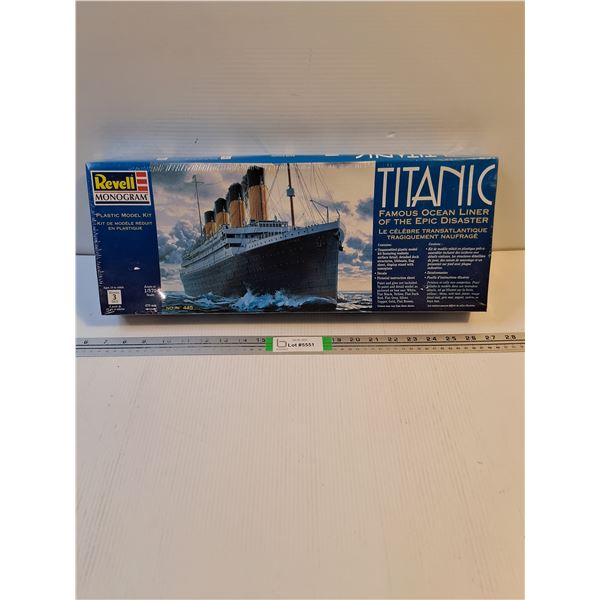 1:570 Scale Titanic Famous Ocean Liner-sealed