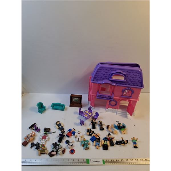 Foldable Plastic Toy House With Accessories & Roblox Figurines
