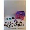 Image 1 : Foldable Plastic Toy House With Accessories & Roblox Figurines