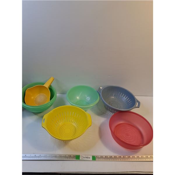 (6) Tupperware Strainer Bowls