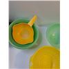 Image 2 : (6) Tupperware Strainer Bowls
