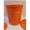 Image 3 : (2) Orange Vintage Tupperware Containers Up to 8x9"