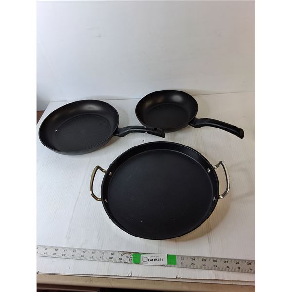 (2) Castalon Frying Pans Up to 12" & Comal/Griddle 13.75"