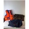 Image 1 : (2) Bags & XXL Lifejacket