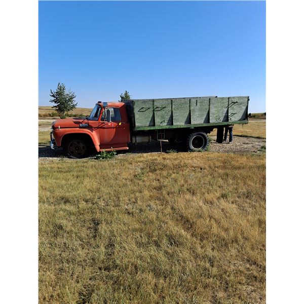 Mercury 500 Grain Truck with Hoist