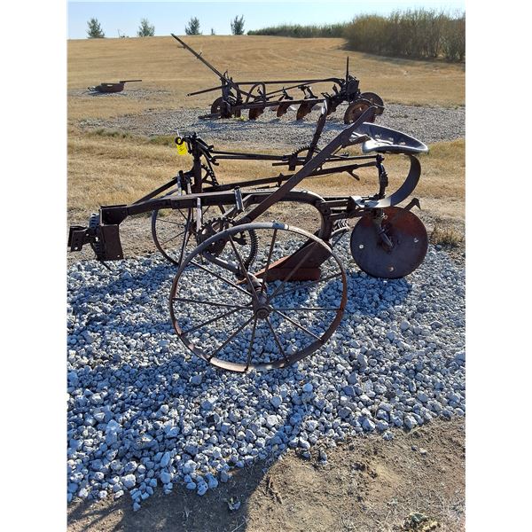 John Deere 352 Single Bottom Plow