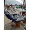 Image 8 : Leather Reclining Swivel Chair with Footstool