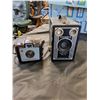 Image 1 : Brownie Target Six-16, Kodak Holiday Flash Cameras