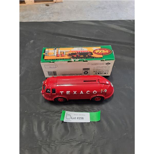 Texaco 1934 Diamond T Tanker