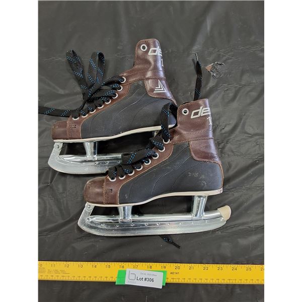 Delta 130 Hockey Skates, Size 4