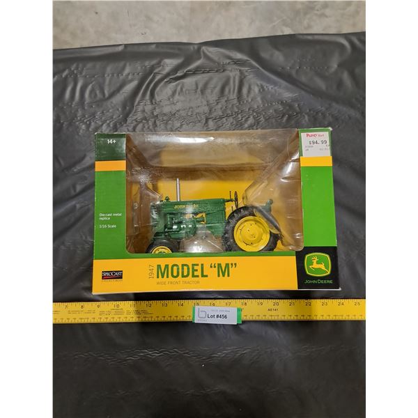 1/16 John Deere 1947 Model M Wide Front Tractor Toy