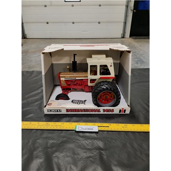 1/16 International 1456 Tractor Toy