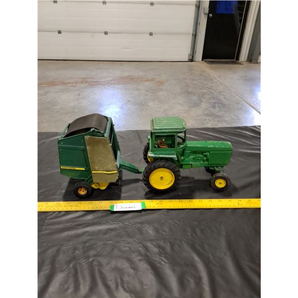 Die Cast ERTL John Deere and Round Baler Toy