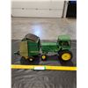 Image 4 : Die Cast ERTL John Deere and Round Baler Toy