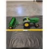 Image 1 : Die Cast ERTL John Deere Tractor and Grain Drill 452 Toys