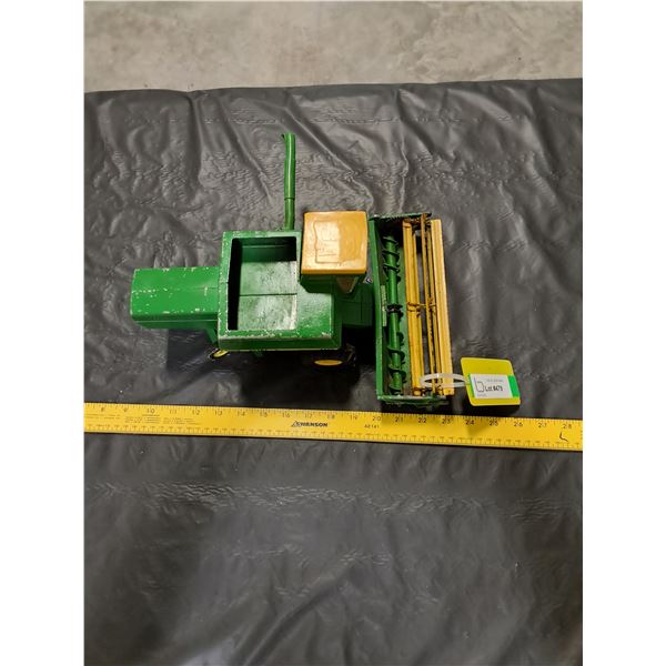 Die Cast John Deere 6600 Combine Toy