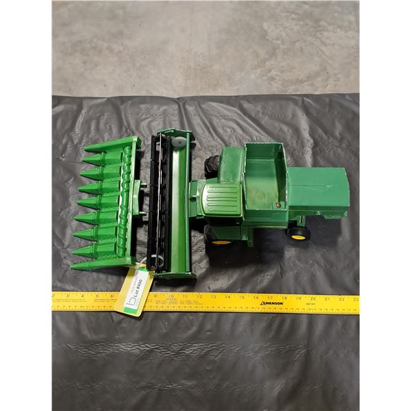 Die Cast ERTL John Deere Titan II Combine Toy