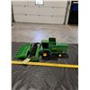 Image 2 : Die Cast ERTL John Deere Titan II Combine Toy