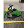 Image 6 : Die Cast ERTL John Deere Titan II Combine Toy